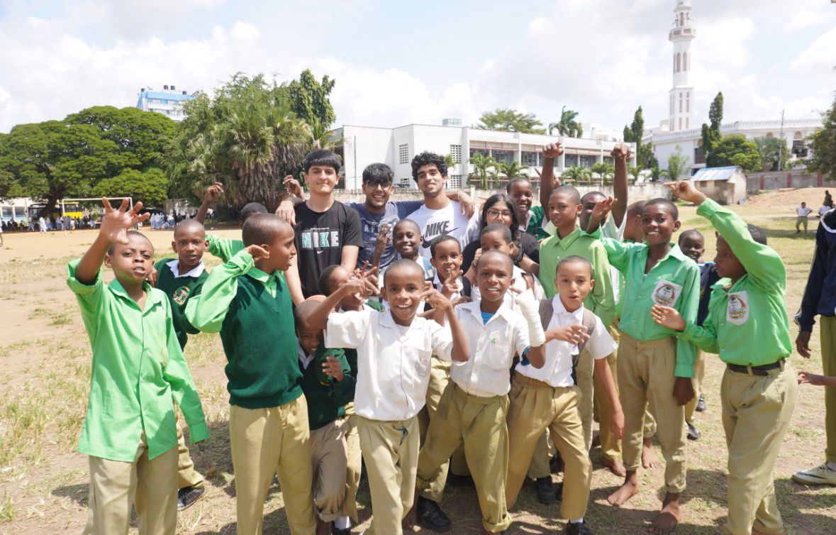 Rafiki Relief volunteers and students celebrating together in Kibera community